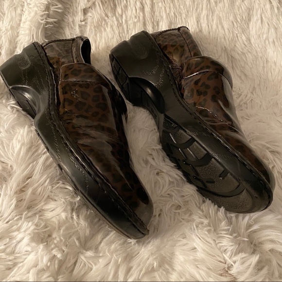 Born BOC leopard print clogs, size 9, EUC - Picture 2 of 8
